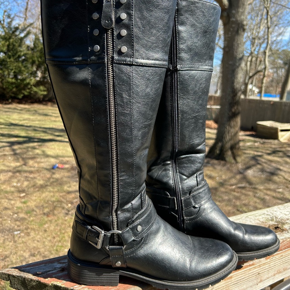 Black Knee-High Leather Boots with Buckle Detail